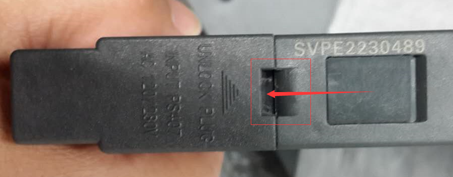 PS407电源接220V 电线的方块怎么打开。